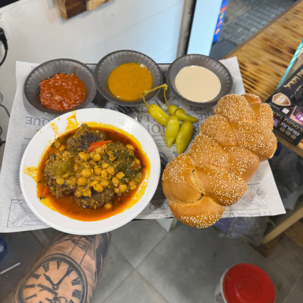 קציצות דגים בצלחת